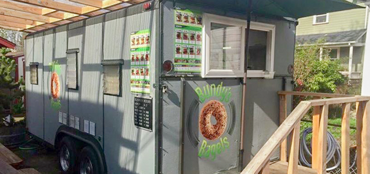 A photo of the food cart that is the home of Bundy's Bagels